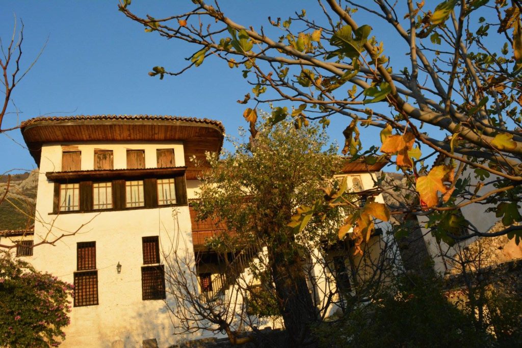 Vjeshtë në Krujën e bukur 14 15138432 1235226473207174 7042890781005083280 o