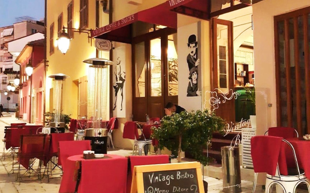travel magazine qendra historike vintage bistro