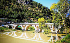 travel magazine berati miklor pasku 4