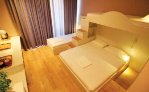 travel magazine manxurane saranda 3