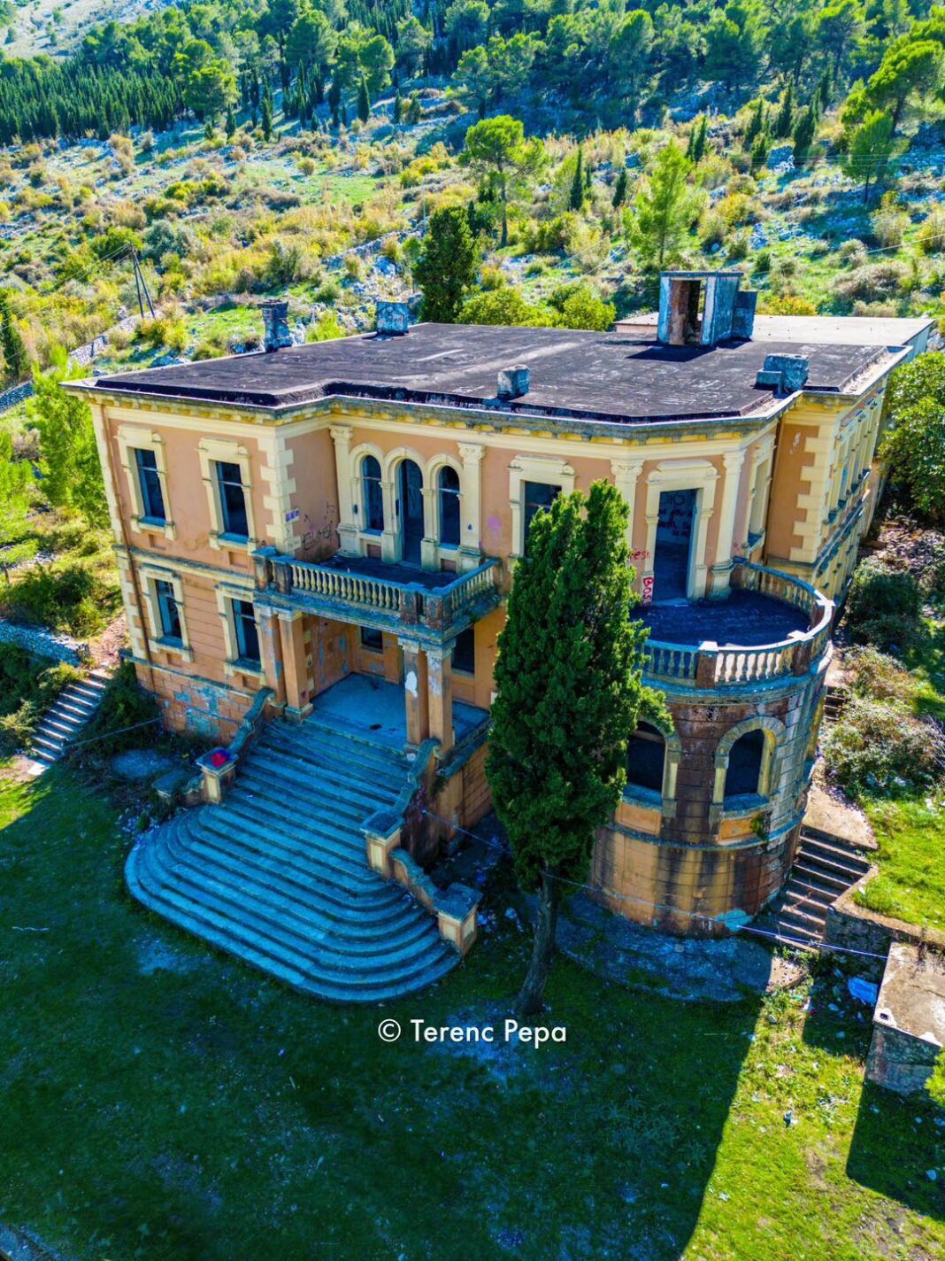 vila e zogut shiroke TERENC PEPA FOTO 1 1068x1424 1