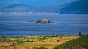 Liqeni Prespes. Ishulli Mali Gradit. Korce. Albania